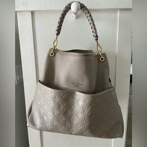 listing-status-banner